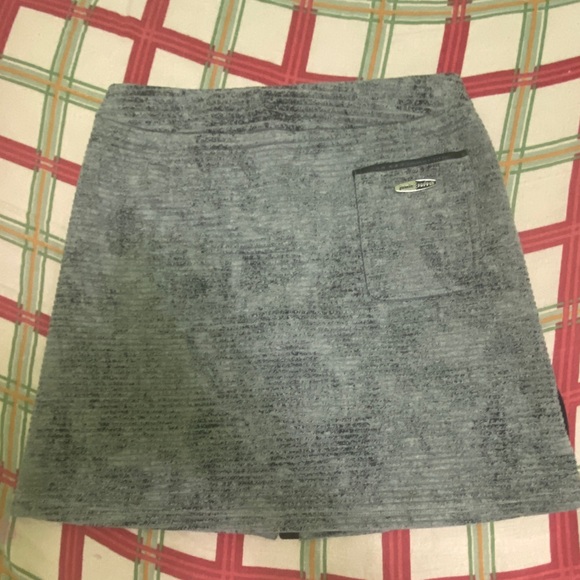 Jamie Saddock golf skirt - Picture 2 of 4